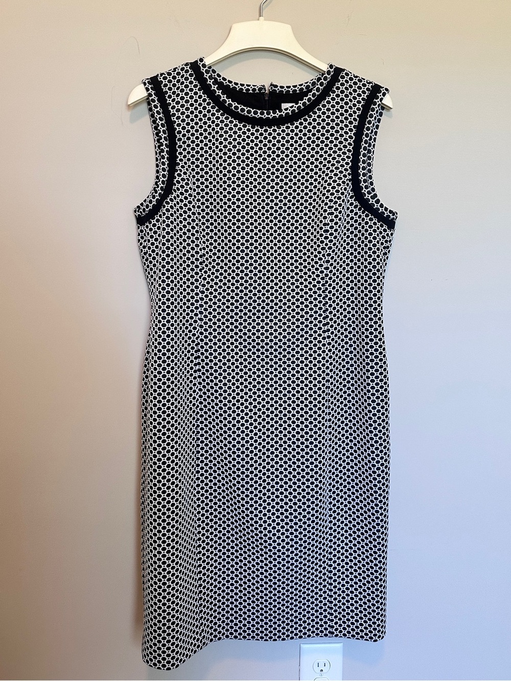 Kasper Black & White Sleeveless Textured Shift Dress
